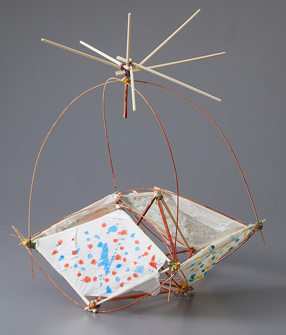 空を飛ぶバスケット［高さ53cm］