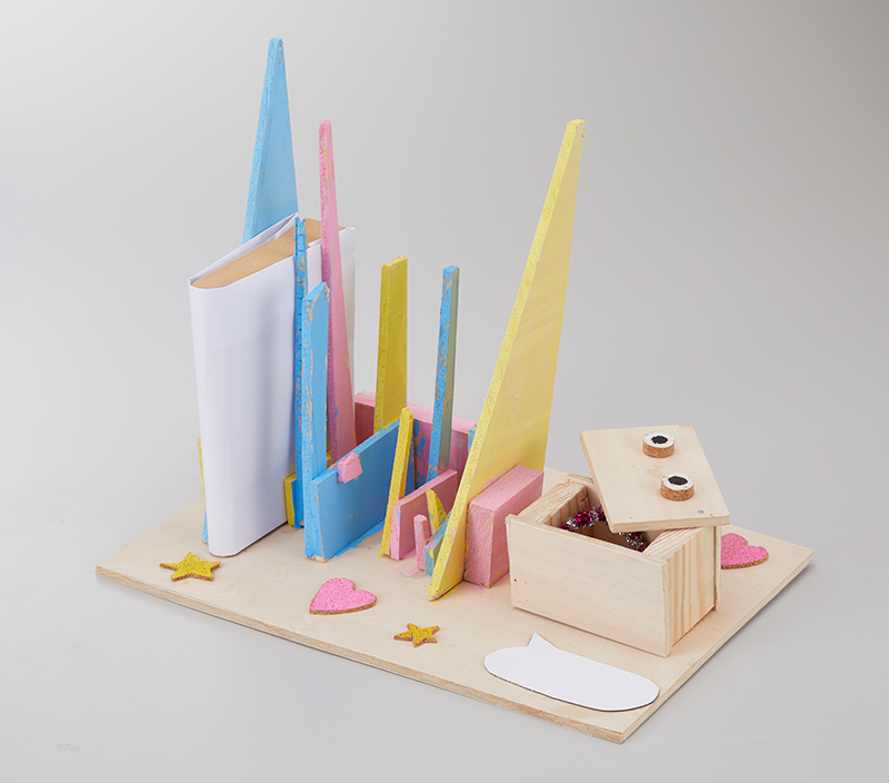 ジグザグ本だなとキョロキョロくん［高さ25cm］