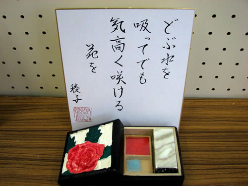 木を彫る，石を彫る