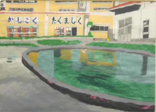 池のある中庭
