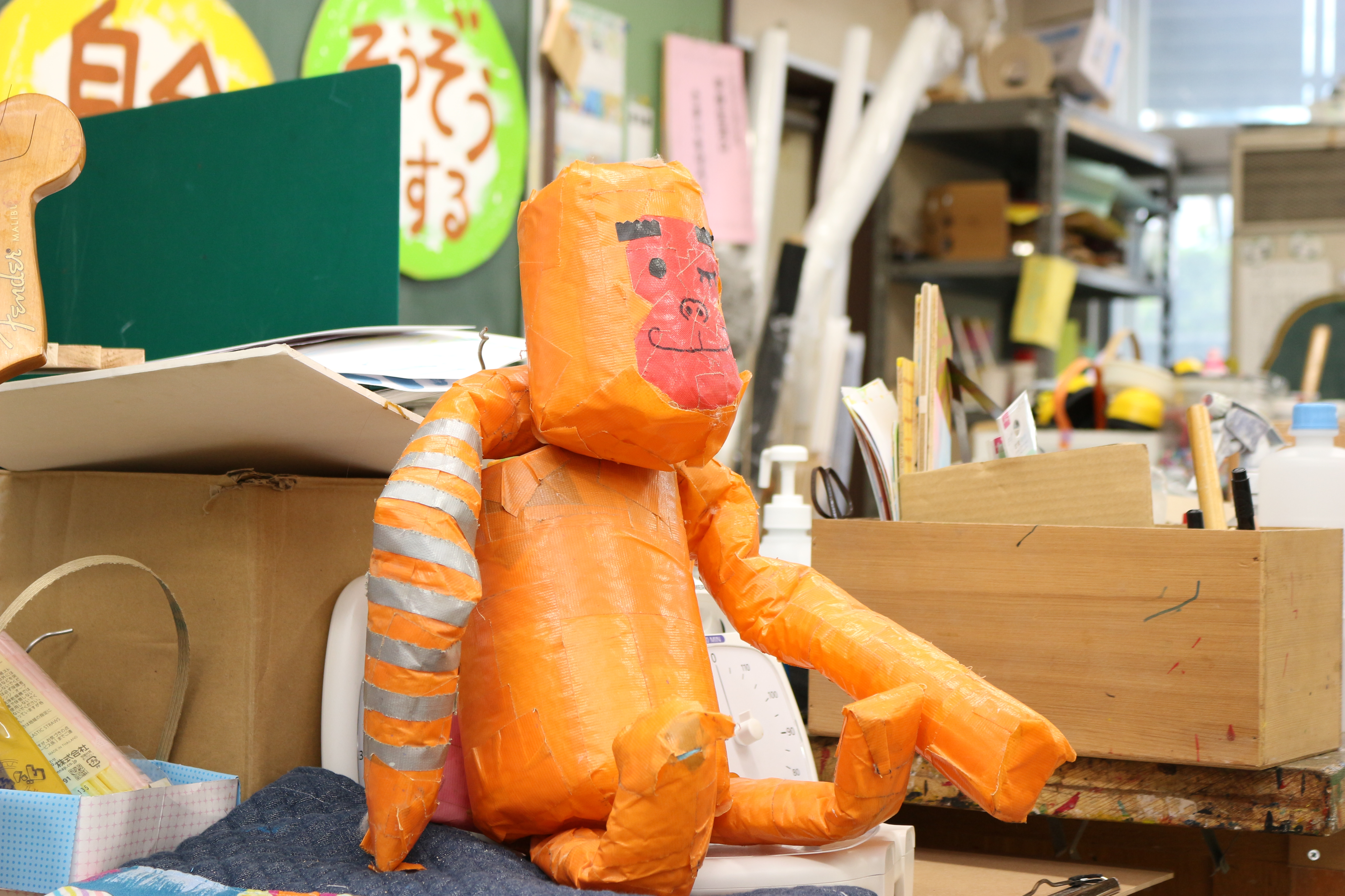 以前の勤務校で作られたサルの作品